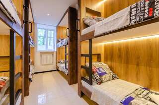 Хостелы Underground Hostel Киев Спальное место на двухъярусной кровати в общем номере для мужчин-2