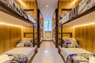 Хостелы Underground Hostel Киев Спальное место на двухъярусной кровати в общем номере для мужчин-19