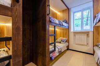 Хостелы Underground Hostel Киев Спальное место на двухъярусной кровати в общем номере для мужчин-24
